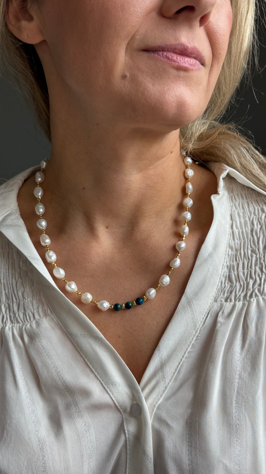 Freshwater Pearl Necklace with Gold Details
